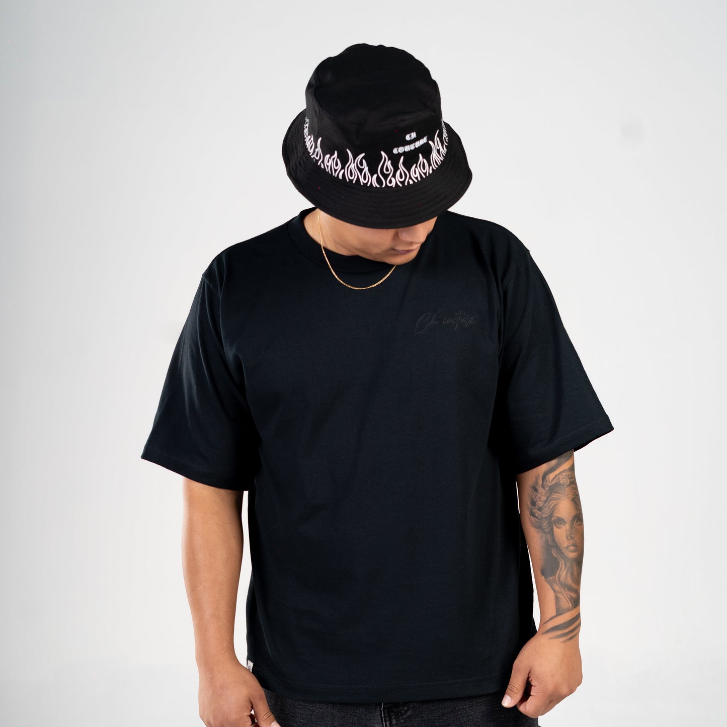 THE OVERSIZED ESSENTIALS