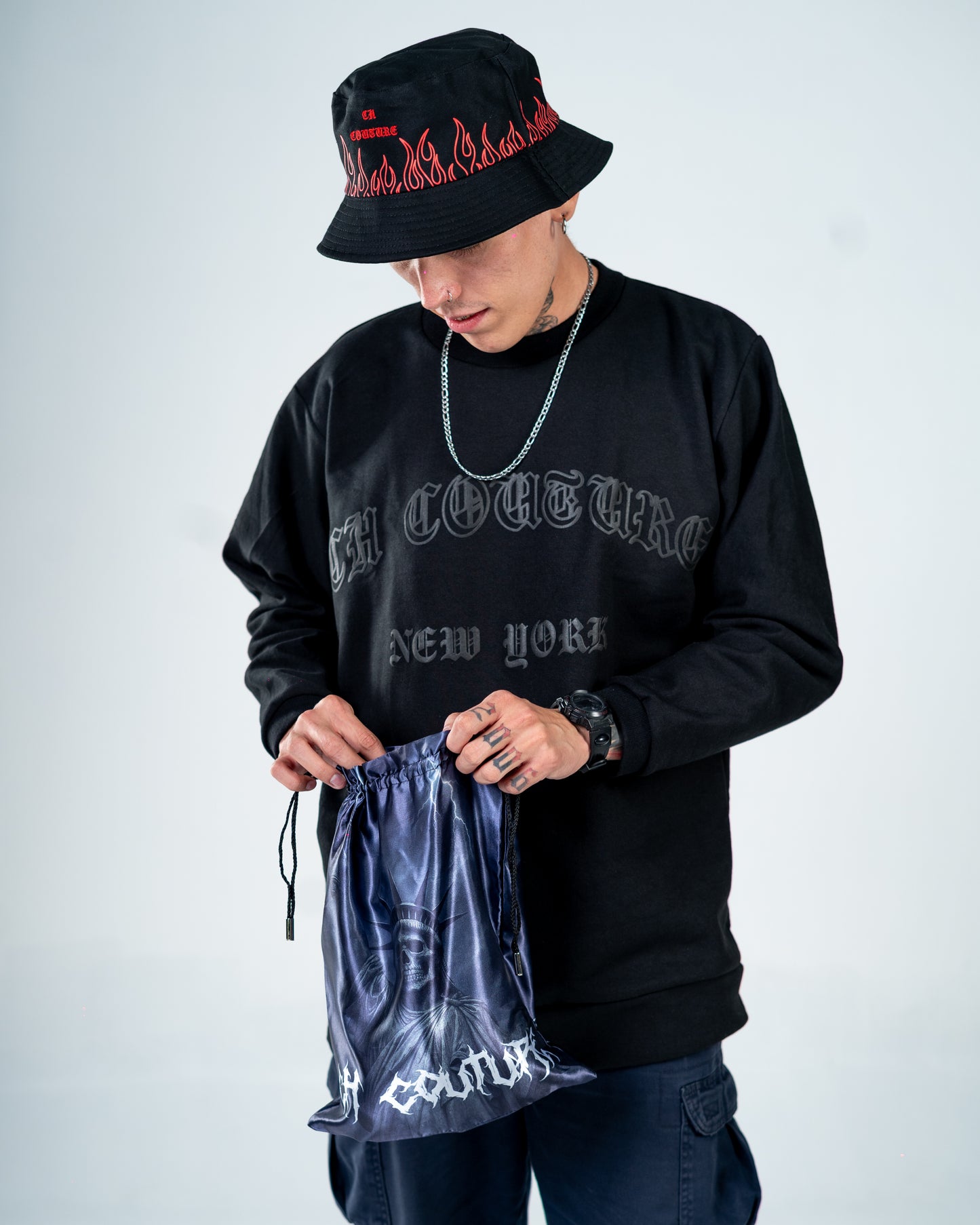 REVERSIBLE BUCKET HAT