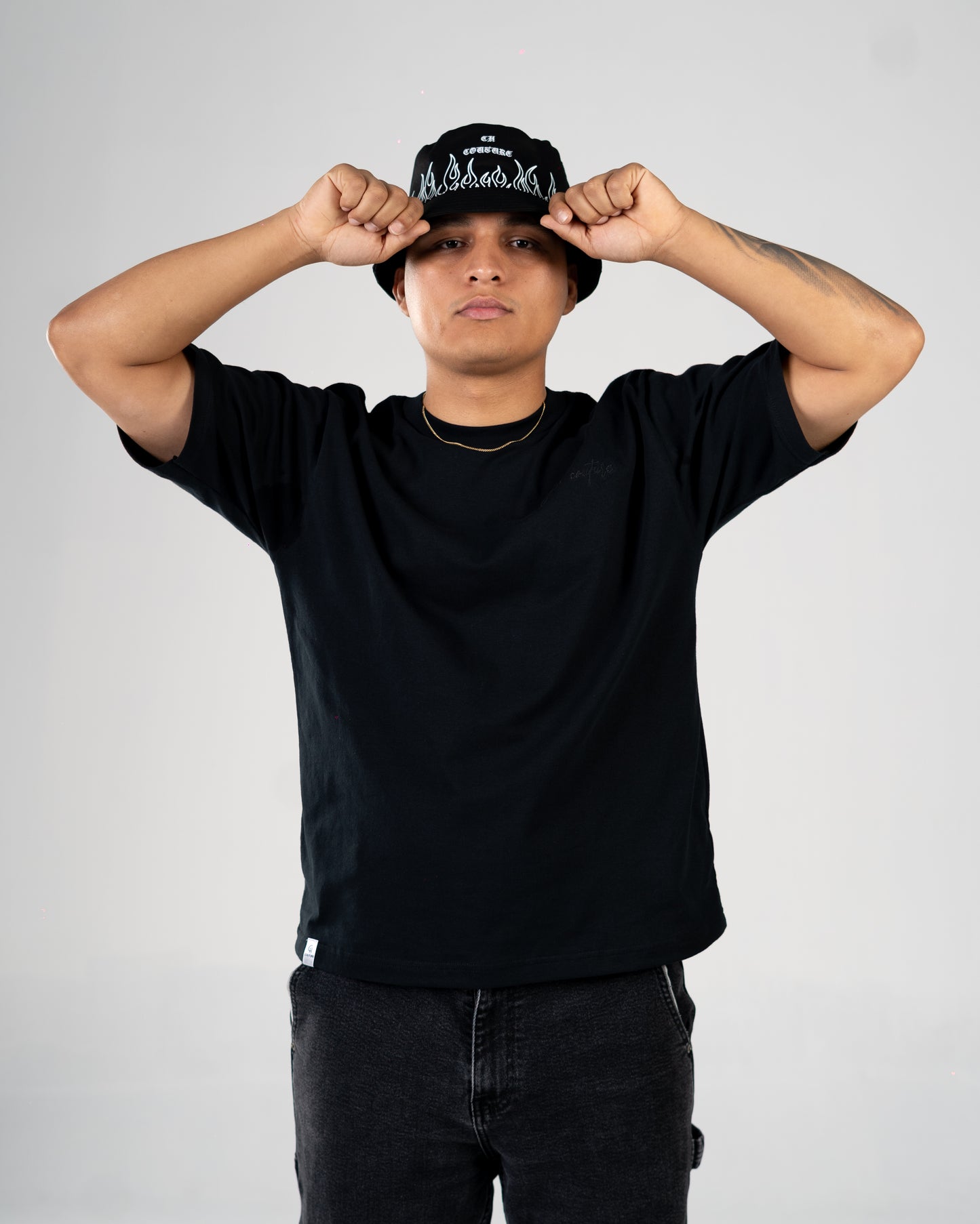 REVERSIBLE BUCKET HAT