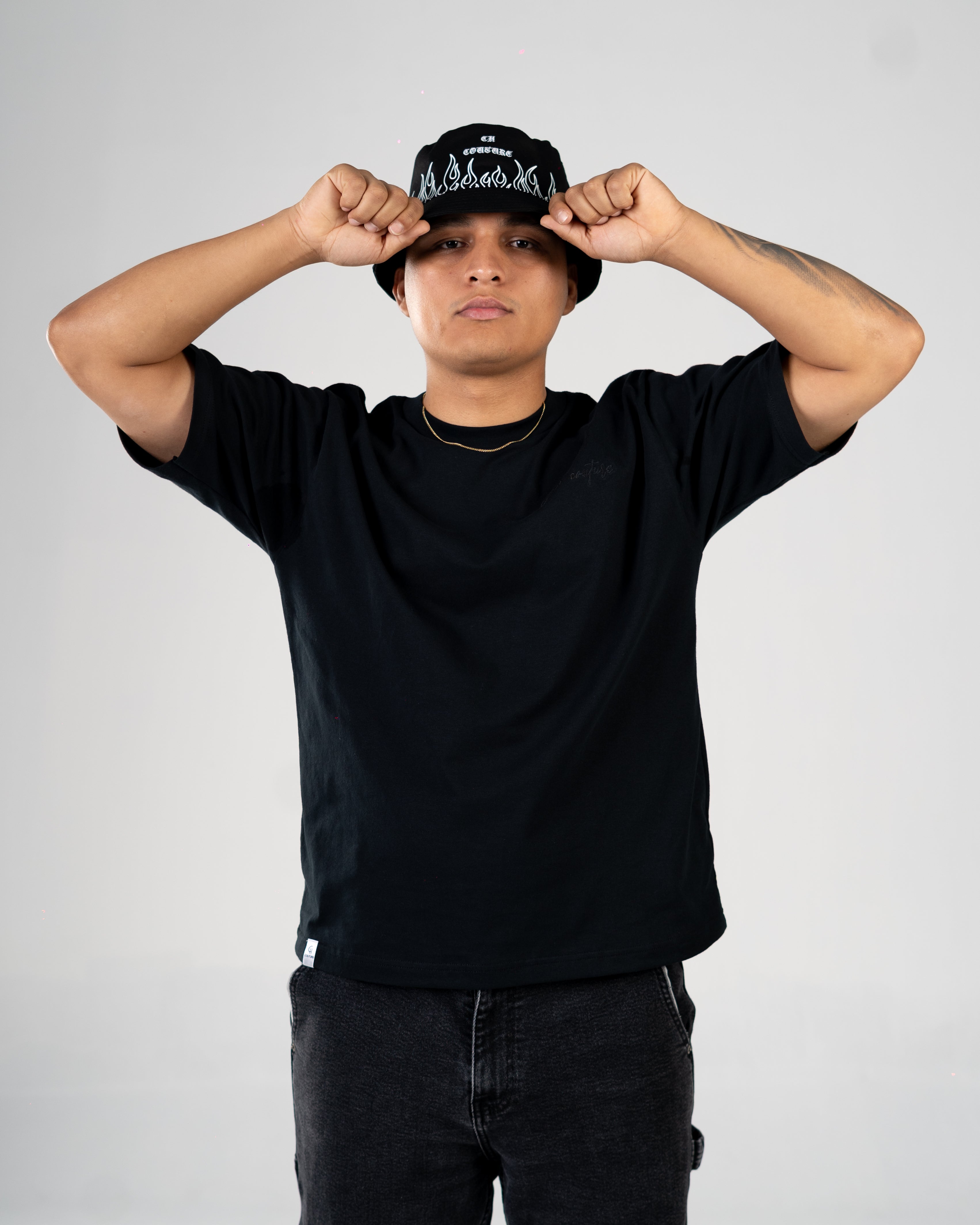 REVERSIBLE BUCKET HAT